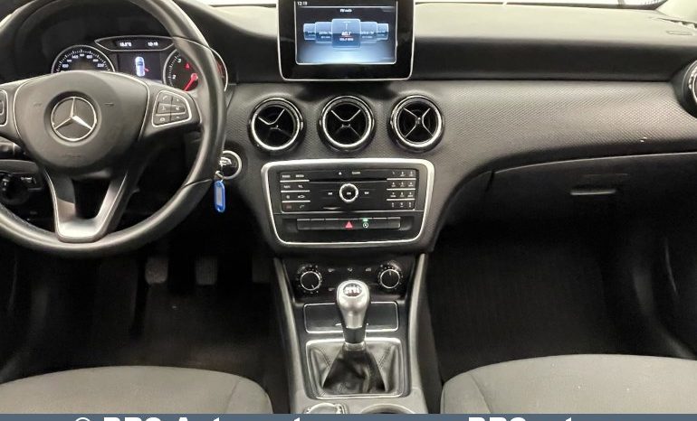 Mercedes-Benz A 180 D 2017 full