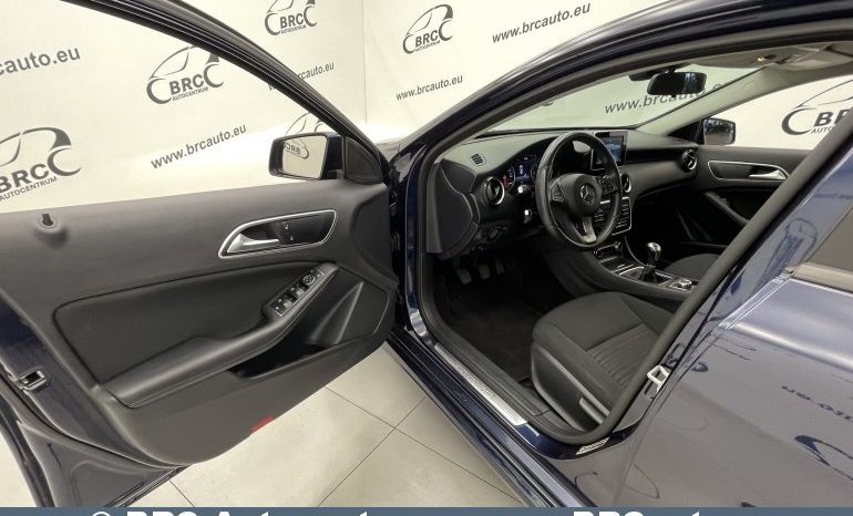 Mercedes-Benz A 180 D 2017 full