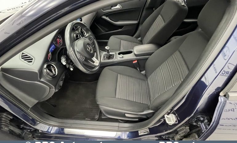 Mercedes-Benz A 180 D 2017 full