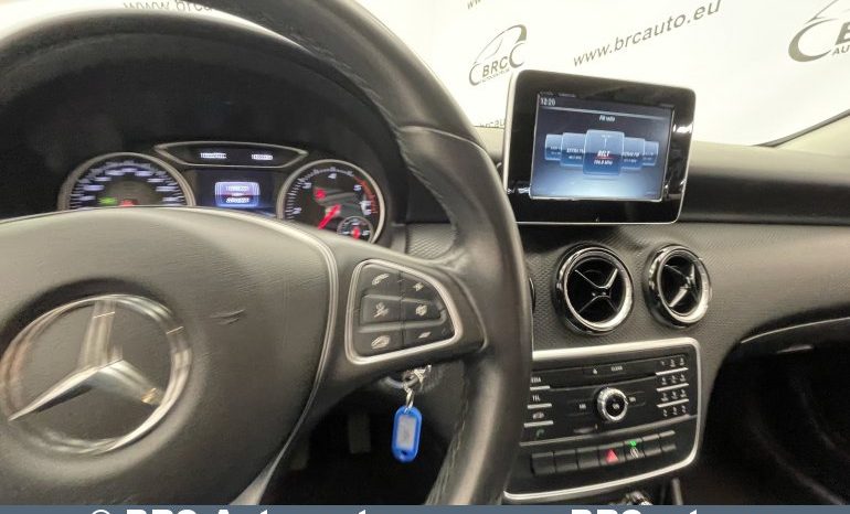 Mercedes-Benz A 180 D 2017 full