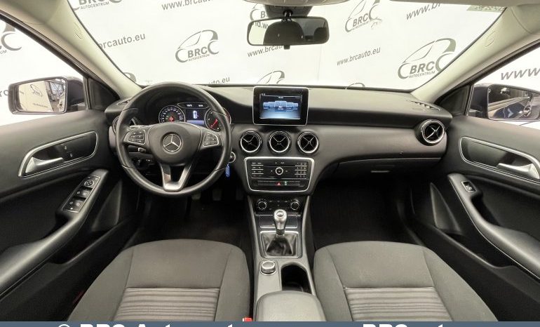Mercedes-Benz A 180 D 2017 full