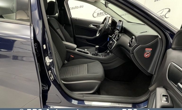 Mercedes-Benz A 180 D 2017 full
