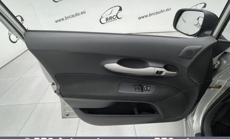 Toyota Auris 1.4 D-4D Terra 2008 full