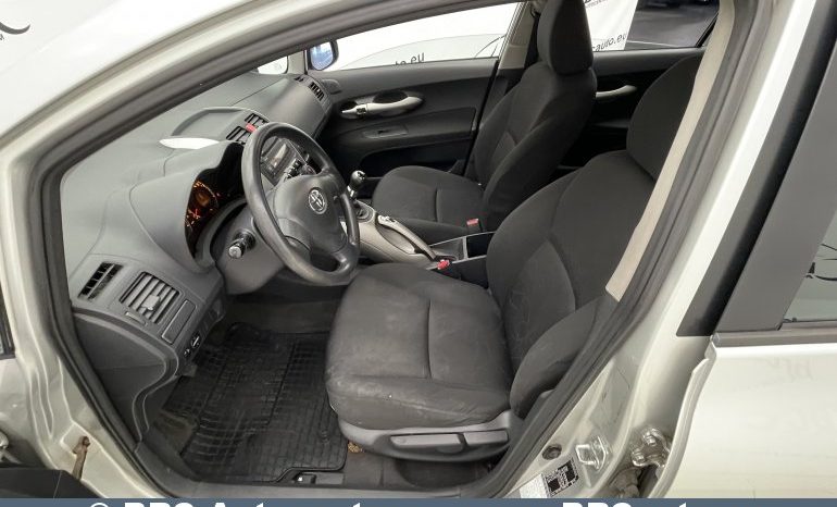 Toyota Auris 1.4 D-4D Terra 2008 full