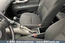 Toyota Auris 1.4 D-4D Terra 2008 full