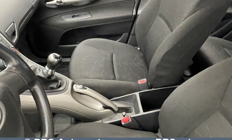 Toyota Auris 1.4 D-4D Terra 2008 full