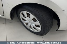 Toyota Auris 1.4 D-4D Terra 2008 full