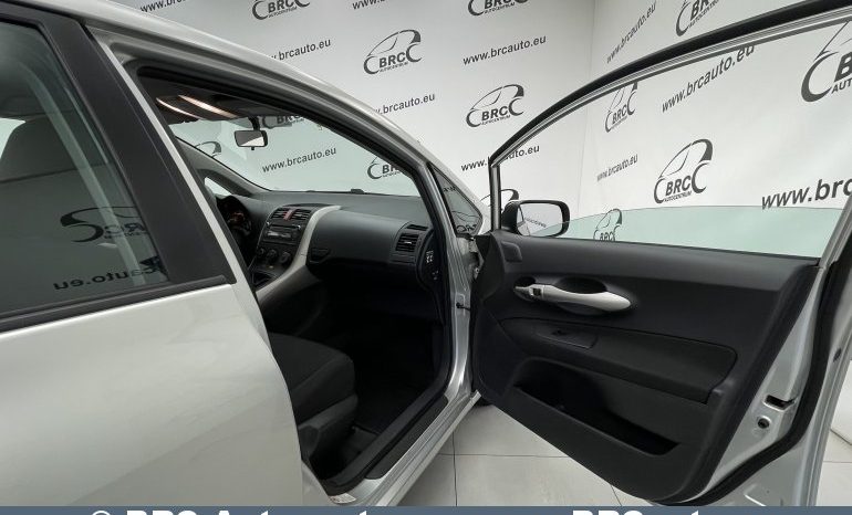 Toyota Auris 1.4 D-4D Terra 2008 full