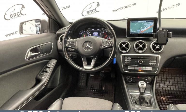 Mercedes-Benz A 160 d 2015 full