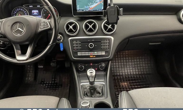 Mercedes-Benz A 160 d 2015 full