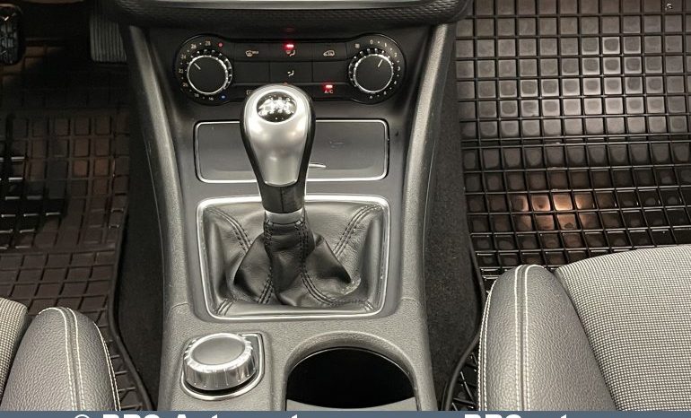 Mercedes-Benz A 160 d 2015 full