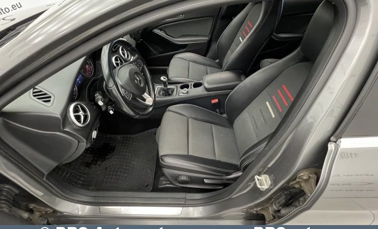 Mercedes-Benz A 160 d 2015 full