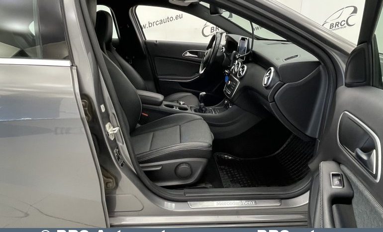 Mercedes-Benz A 160 d 2015 full