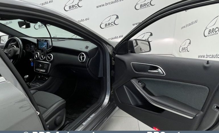 Mercedes-Benz A 160 d 2015 full