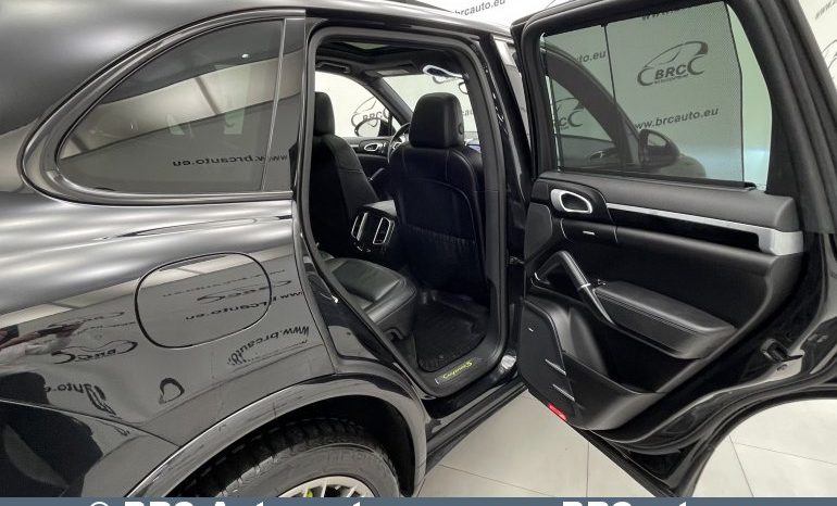 Porsche Cayenne S E-Hybrid 2017 full