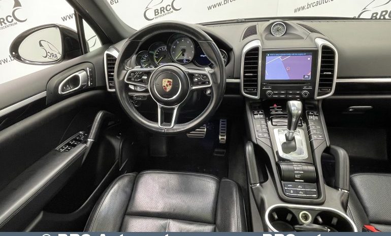 Porsche Cayenne S E-Hybrid 2017 full