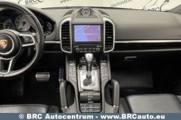 Porsche Cayenne S E-Hybrid 2017 full