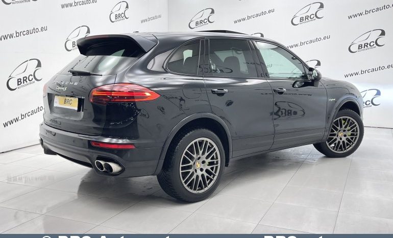 Porsche Cayenne S E-Hybrid 2017 full