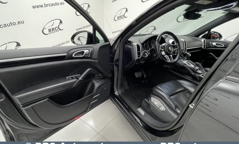 Porsche Cayenne S E-Hybrid 2017 full