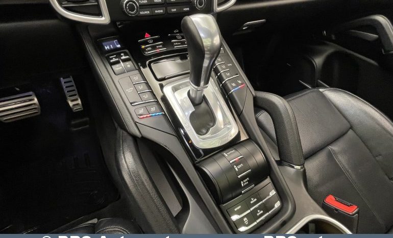 Porsche Cayenne S E-Hybrid 2017 full