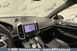 Porsche Cayenne S E-Hybrid 2017 full