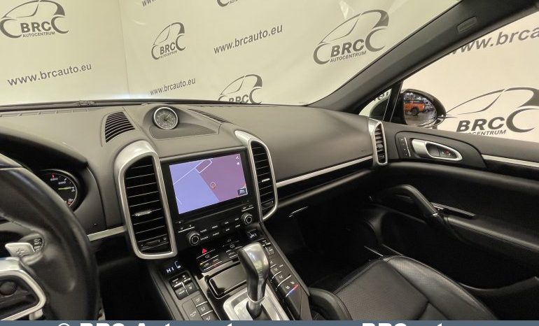 Porsche Cayenne S E-Hybrid 2017 full