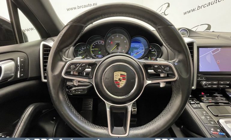 Porsche Cayenne S E-Hybrid 2017 full