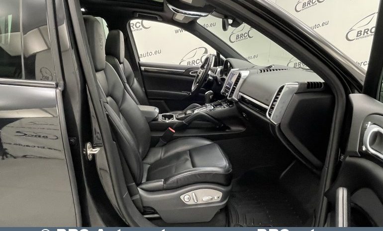 Porsche Cayenne S E-Hybrid 2017 full