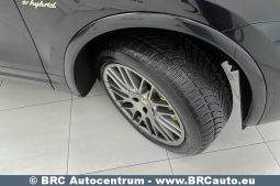 Porsche Cayenne S E-Hybrid 2017 full