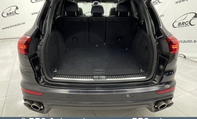 Porsche Cayenne S E-Hybrid 2017 full