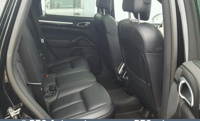 Porsche Cayenne S E-Hybrid 2017 full