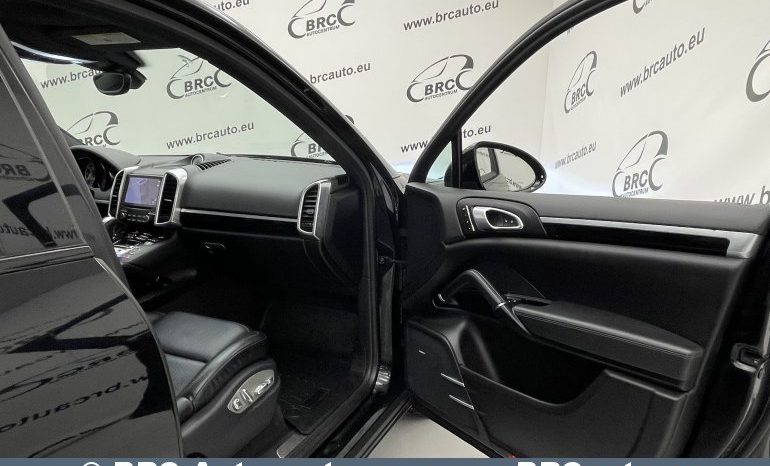 Porsche Cayenne S E-Hybrid 2017 full