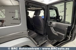 Jeep Wrangler 3.6 Unlimited Sport 2013 full