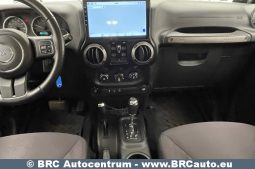 Jeep Wrangler 3.6 Unlimited Sport 2013 full