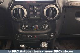 Jeep Wrangler 3.6 Unlimited Sport 2013 full