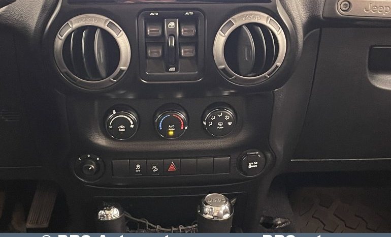 Jeep Wrangler 3.6 Unlimited Sport 2013 full