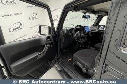 Jeep Wrangler 3.6 Unlimited Sport 2013 full