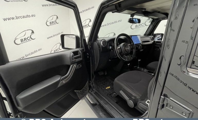 Jeep Wrangler 3.6 Unlimited Sport 2013 full