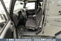 Jeep Wrangler 3.6 Unlimited Sport 2013 full