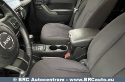 Jeep Wrangler 3.6 Unlimited Sport 2013 full