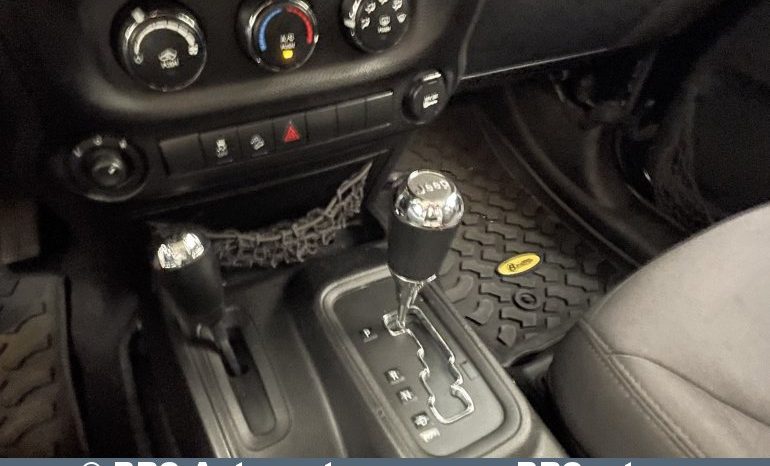 Jeep Wrangler 3.6 Unlimited Sport 2013 full