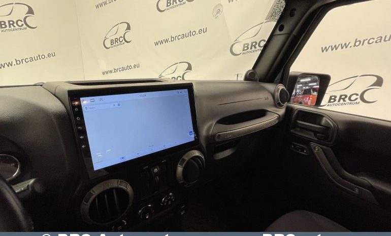 Jeep Wrangler 3.6 Unlimited Sport 2013 full