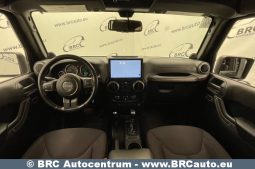 Jeep Wrangler 3.6 Unlimited Sport 2013 full