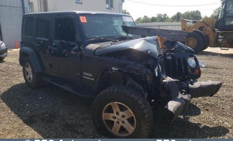 Jeep Wrangler 3.6 Unlimited Sport 2013 full