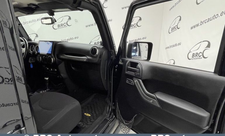 Jeep Wrangler 3.6 Unlimited Sport 2013 full