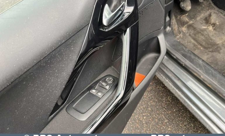 Peugeot 208 1.2 PureTech 2017 full