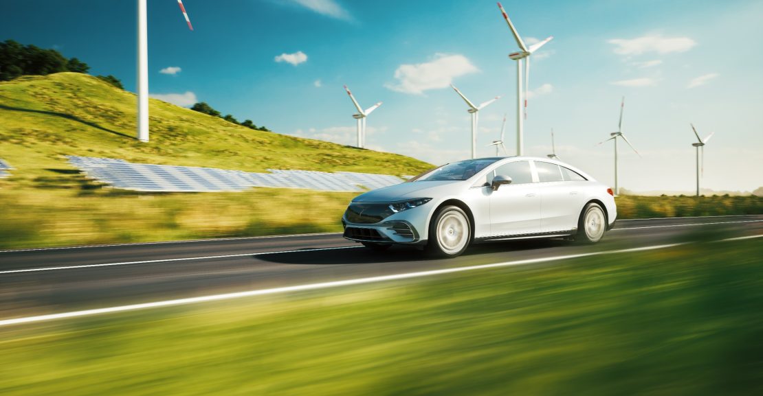 Atsinaujinanti energija ir elektromobilis (Shutterstock nuotr.)