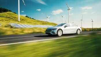 Atsinaujinanti energija ir elektromobilis (Shutterstock nuotr.)