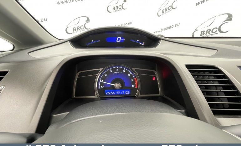 Honda Civic 1.8i Sedan 2006 full