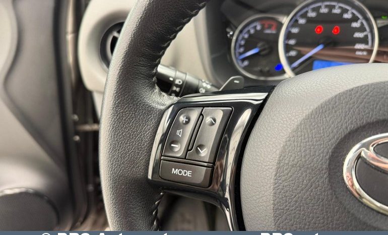 Toyota Yaris 1.5 VVT-i Automatas 2020 full
